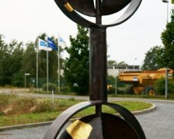 Myra Mobile, Detailansicht der Rotationskörper, Eisen getrieben, gekerbt, kugelgelagert
Durchmeser zwischen 35 - 50 cm