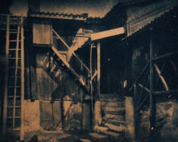 Hof einer historischen Töpferei in Tuku / Finnland / Cyanotypie nach Trocken Glasnegsnegativ 18X13cm / August 2023